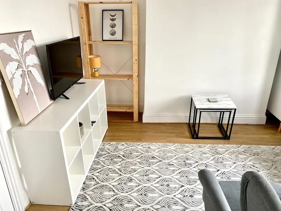 Flat 3 Gr 1 Bedroom Apartment 3 Mins Walk Mile End Station London United Kingdom