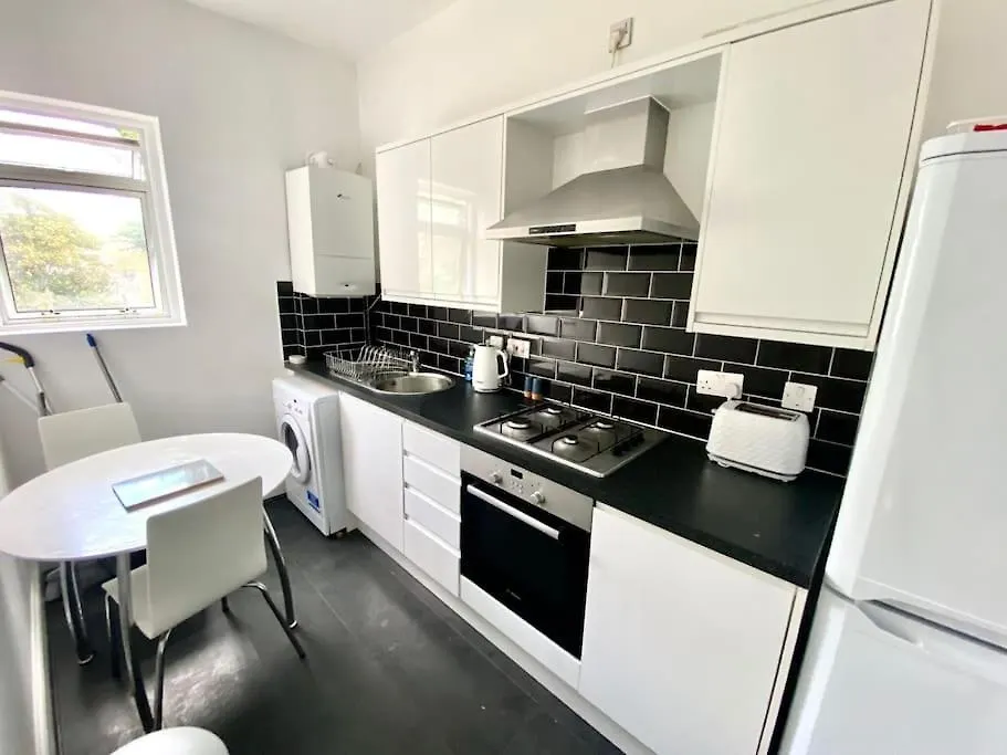 Flat 3 Gr 1 Bedroom Apartment 3 Mins Walk Mile End Station London 0*,