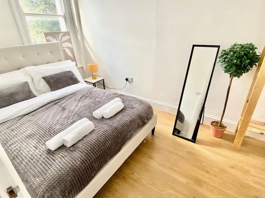 Flat 3 Gr 1 Bedroom Apartment 3 Mins Walk Mile End Station London