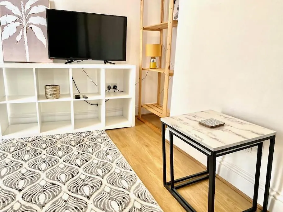 Flat 3 Gr 1 Bedroom Apartment 3 Mins Walk Mile End Station London